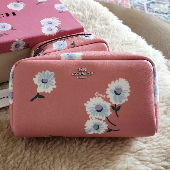 Adorable NWT IOB Coach Bubblegum Daisy Cosmetic Bags ππΈ - Picture 4 of 16